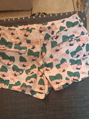 Floral & Leaf Print Women’s Bermuda Shorts - Pink & Green
